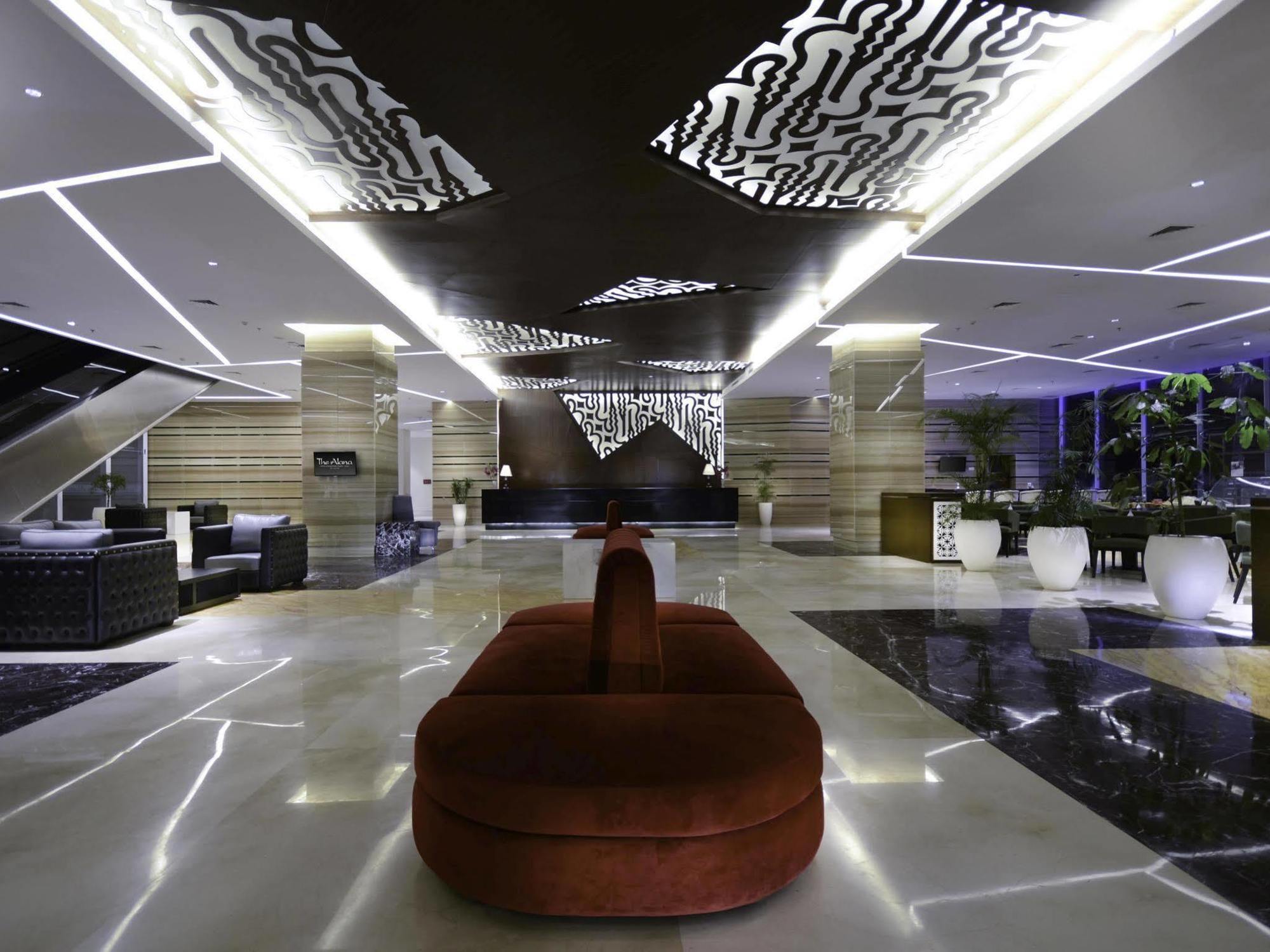 The Alana Hotel & Convention Center Solo By Aston Buitenkant foto